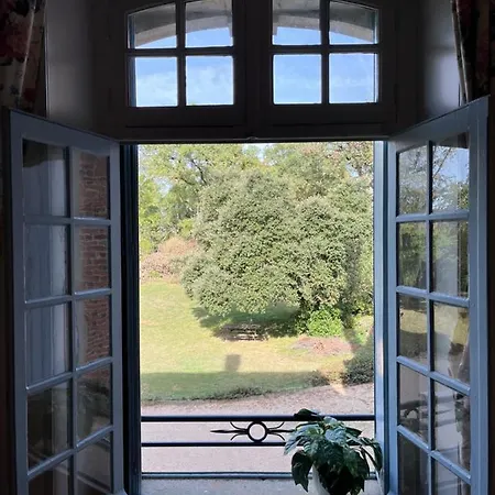 דירה Enjoy Chateau De Monbrison, For Two Guests